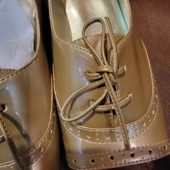 Anne Klein iflex AK Brown/Tan Tie-Up Color-Block Heeled Oxford Shoes/AKKarisse - Picture 3 of 11